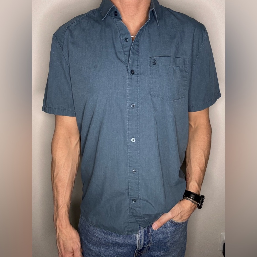 VOLCOM short sleeve button down casual shirt, collared, bluish green, size M